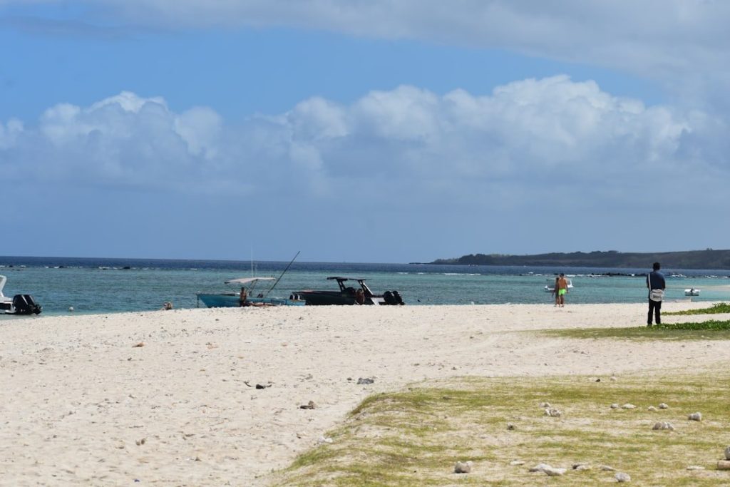 Albion Beach Mauritius: Helyiek kalauza a nyugati part érintetlen gyöngyszeméhez