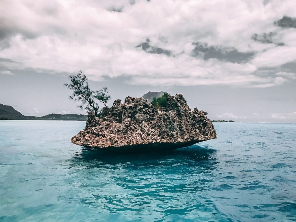 Erős hullámzásra figyelmeztetnek Mauritiuson: fontos tudnivalók turistáknak