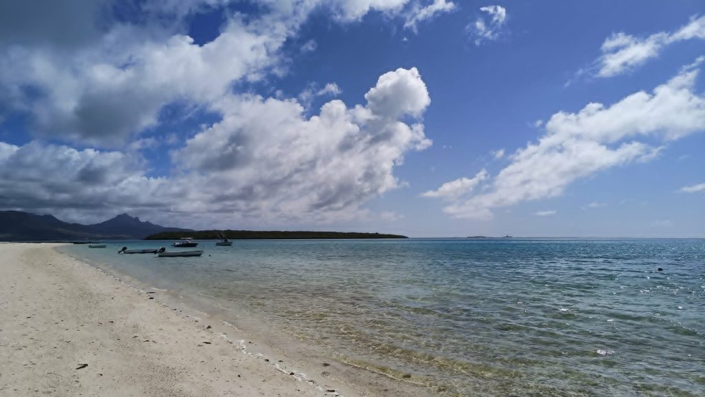Új táblák Pointe-d’Esny-nél: könnyebb hozzáférés a nyilvános strandhoz